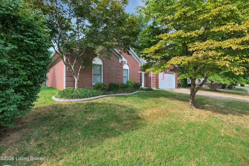 8704 Brittany Dr, Louisville, KY 40220