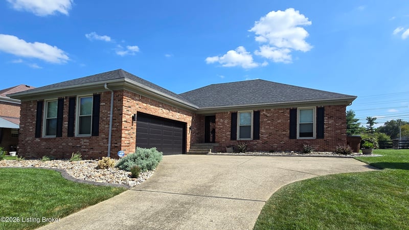 8704 Valeridge Ct, Louisville, KY 40242