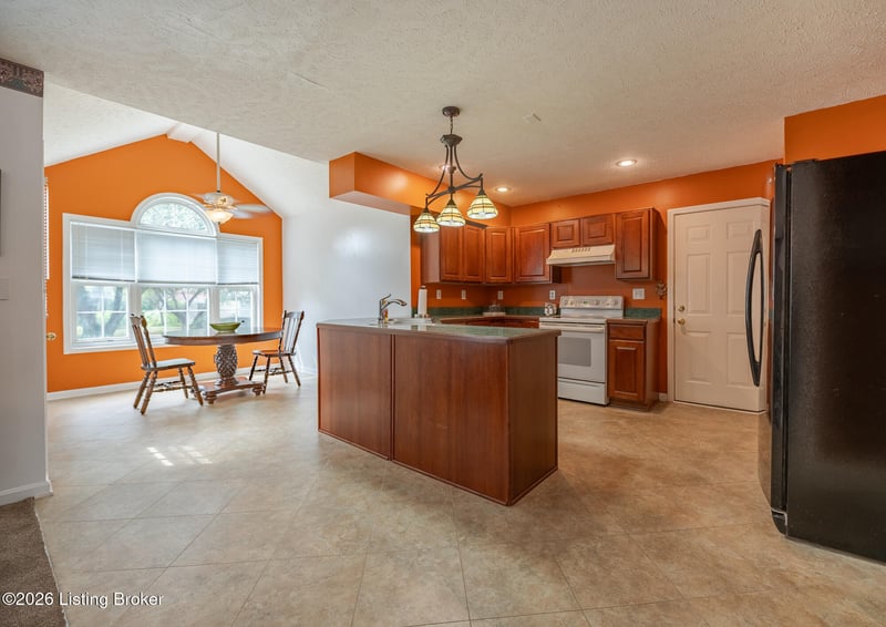 8706 Brittany Dr, Louisville, KY 40220