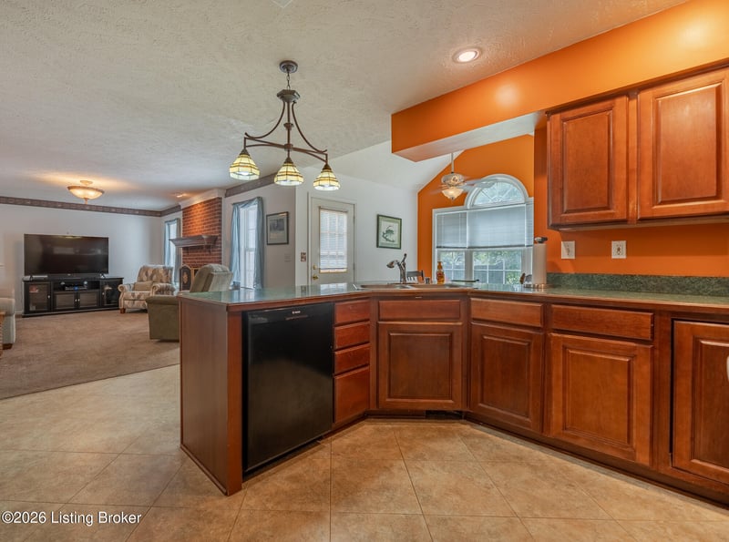 8706 Brittany Dr, Louisville, KY 40220