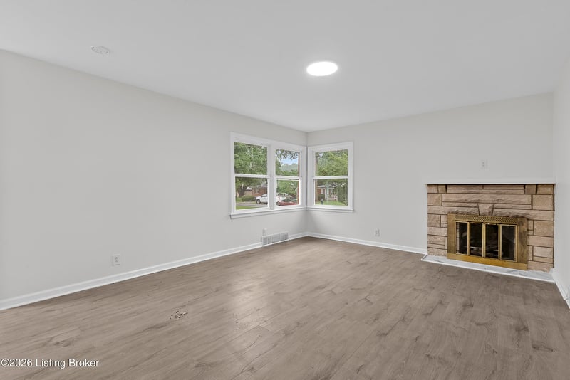 8706 Michael Edward Dr, Louisville, KY 40291