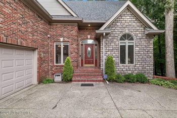 8711 Kings Lynn Ln, Louisville, KY 40220