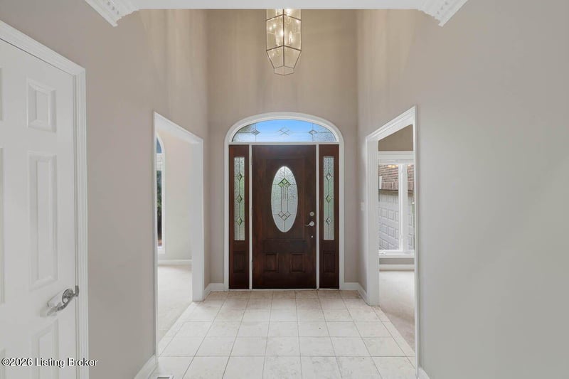 8711 Kings Lynn Ln, Louisville, KY 40220