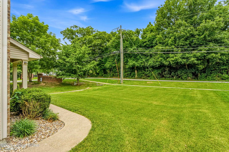 8727 Cedar Creek Rd, Louisville, KY 40291