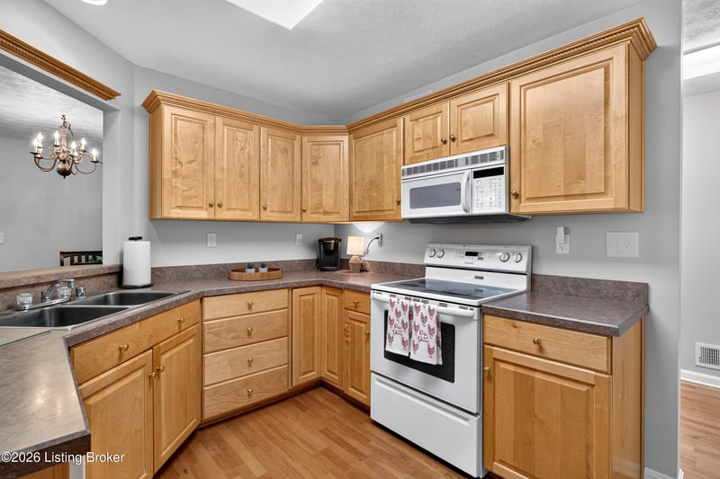 8731 Lough Dr, Louisville, KY 40291