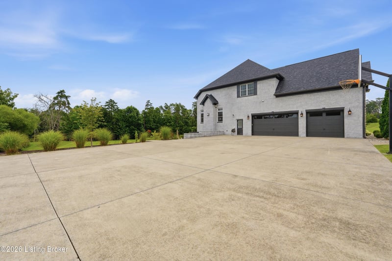 878 Woodsdale Farm Dr, Shepherdsville, KY 40165