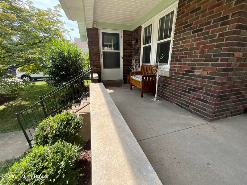 879 Minoma Ave, Louisville, KY 40217