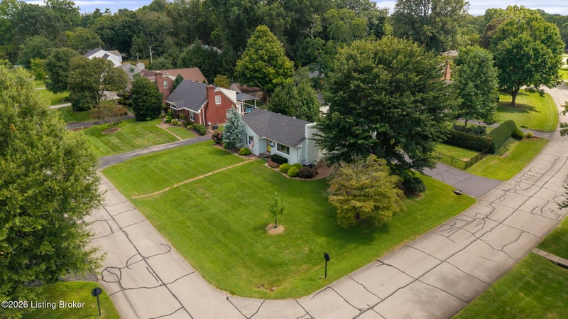 8800 Charing Cross Rd, Louisville, KY 40222