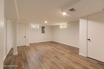 8800 Charing Cross Rd, Louisville, KY 40222