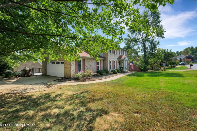 8800 Cranborne Ct, Louisville, KY 40241