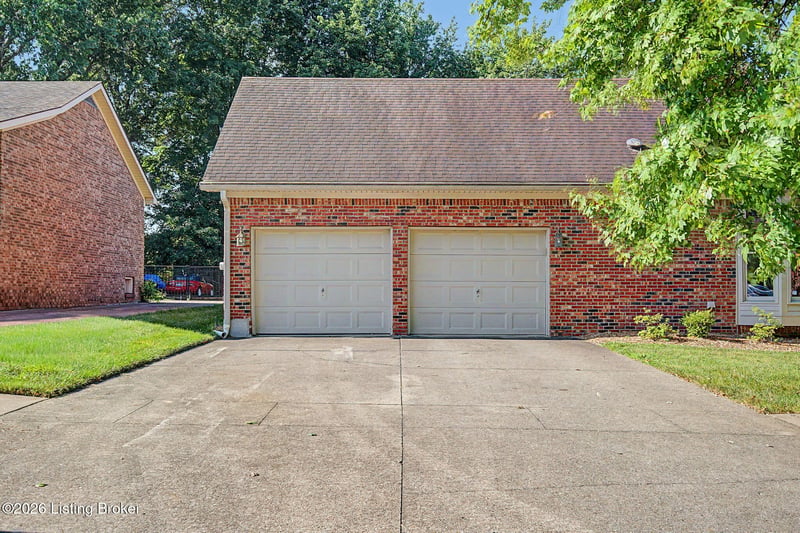 8800 Timberline Dr, Louisville, KY 40291