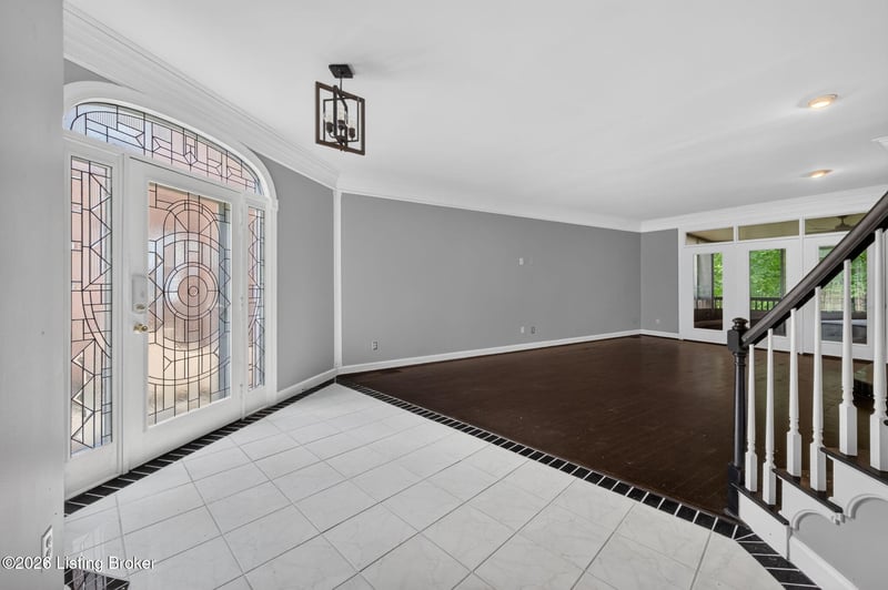 8800 Wooded Trail Ct, Louisville, KY 40220