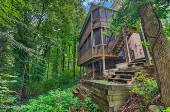 8800 Wooded Trail Ct, Louisville, KY 40220