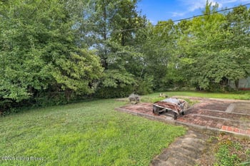 8801 Blossom Ln, Louisville, KY 40242