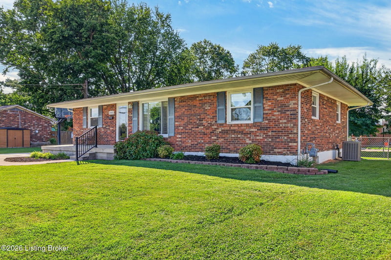 8802 Gladstonberry Pl, Louisville, KY 40258