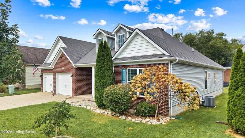 8802 Talon Ridge Dr, Louisville, KY 40229