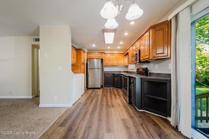 8805 Maplecreek Dr, Louisville, KY 40219