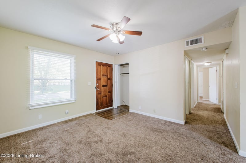 8805 Maplecreek Dr, Louisville, KY 40219