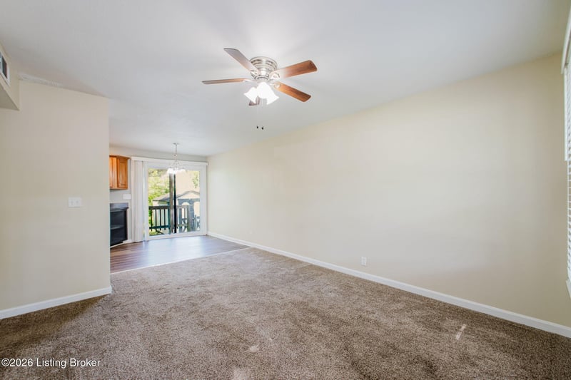 8805 Maplecreek Dr, Louisville, KY 40219