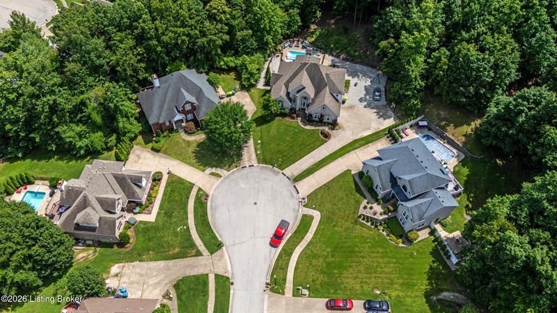 8807 Grand Ridge Ct, Louisville, KY 40214