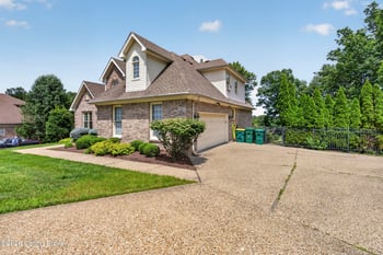 8807 Grand Ridge Ct, Louisville, KY 40214