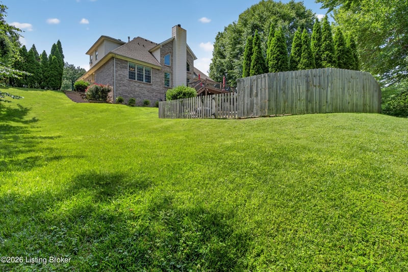 8807 Grand Ridge Ct, Louisville, KY 40214