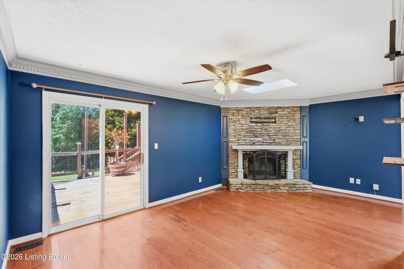 8808 Loch Lea Ln, Louisville, KY 40291