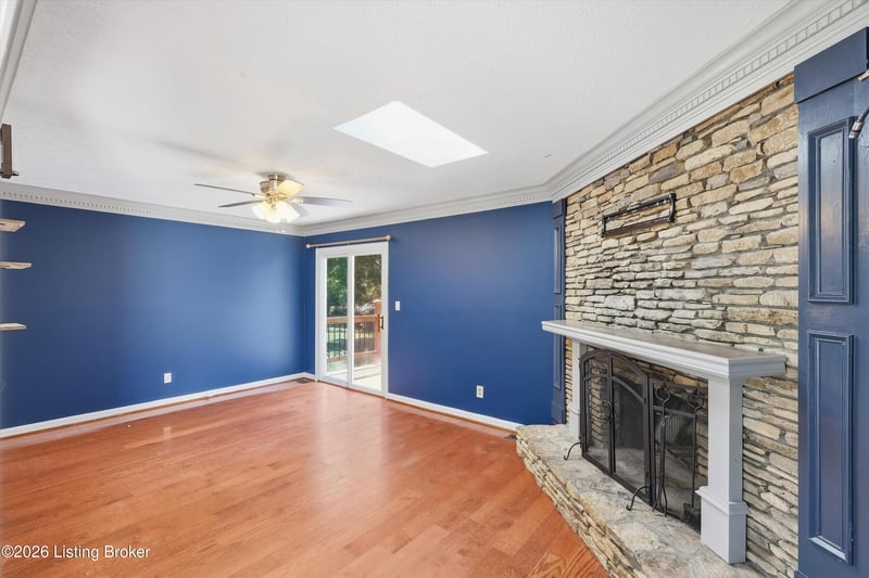 8808 Loch Lea Ln, Louisville, KY 40291