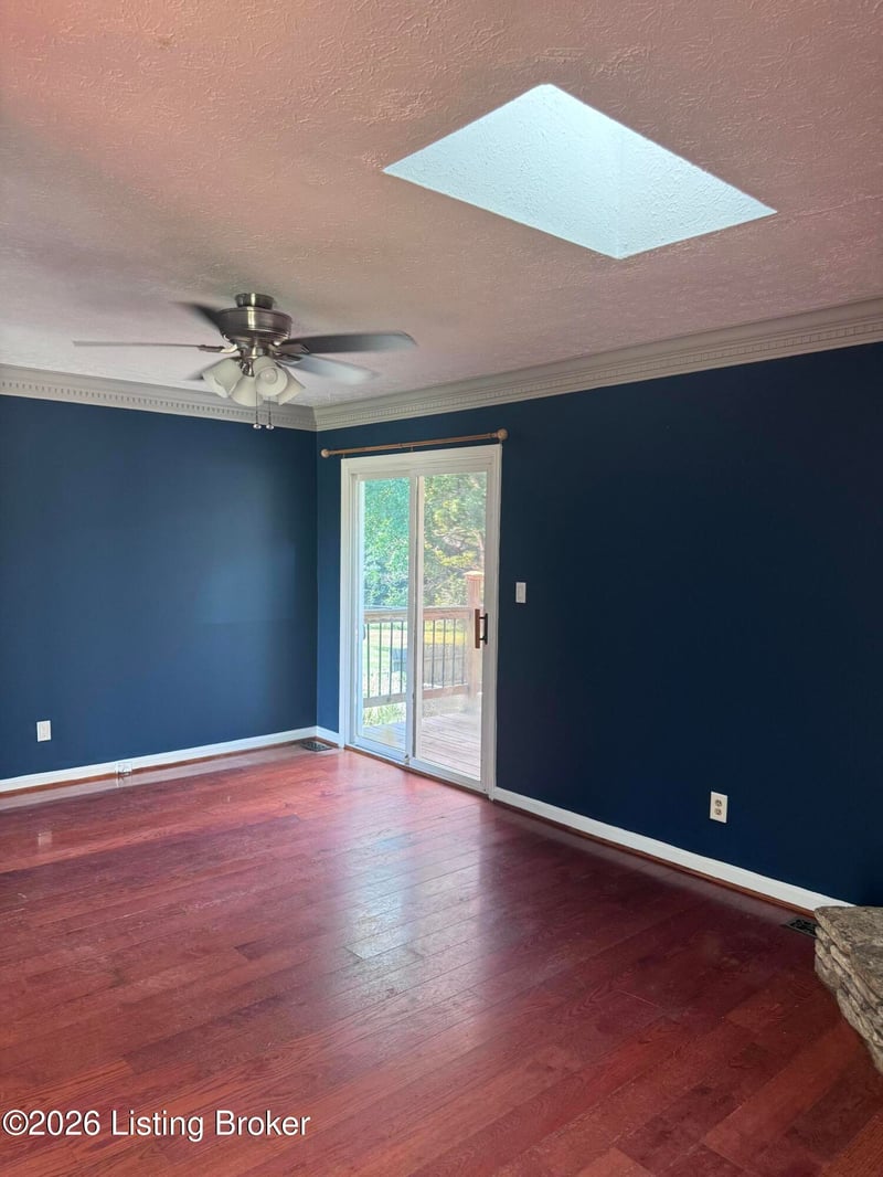 8808 Loch Lea Ln, Louisville, KY 40291