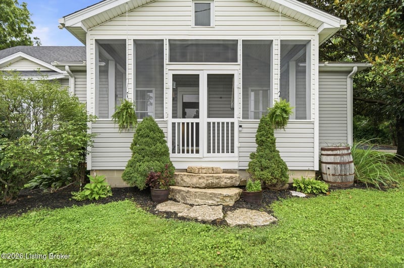 8809 Old Bates Rd, Louisville, KY 40228