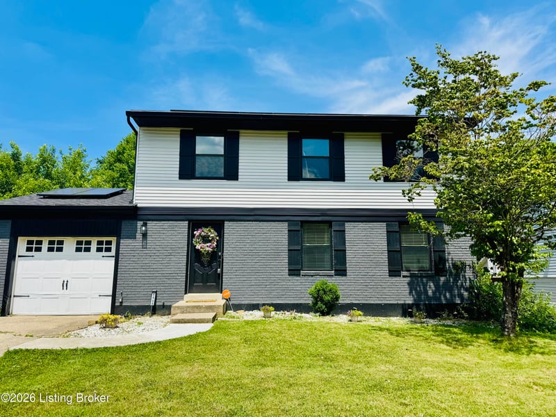 8809 Old Ironsides Dr, Louisville, KY 40228