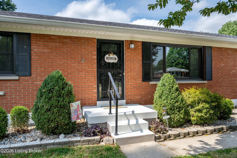 8814 Maple Rd, Louisville, KY 40229