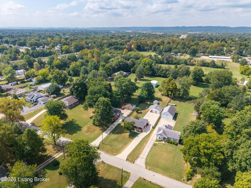 8814 Maple Rd, Louisville, KY 40229