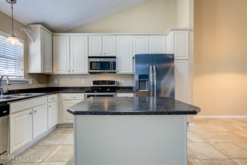 8821 Stony Falls Way, Jeffersontown, KY 40299