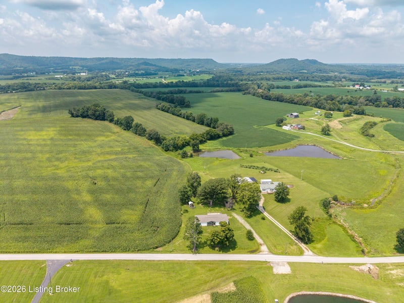 886 E Calvary Rd, Campbellsville, KY 42718