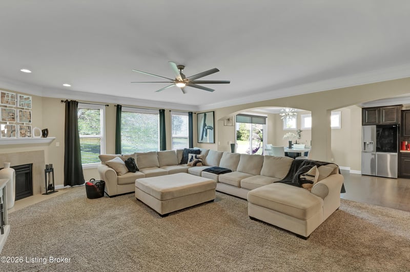 89 Persimmon Ridge Dr, Louisville, KY 40245