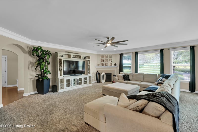 89 Persimmon Ridge Dr, Louisville, KY 40245