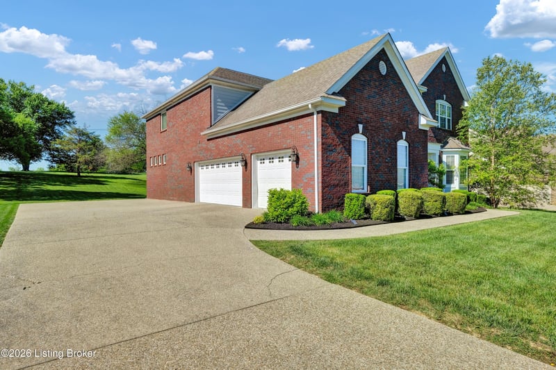 89 Persimmon Ridge Dr, Louisville, KY 40245