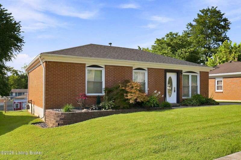 8901 Lantana Dr, Louisville, KY 40229