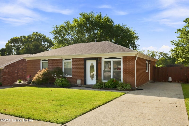 8901 Lantana Dr, Louisville, KY 40229