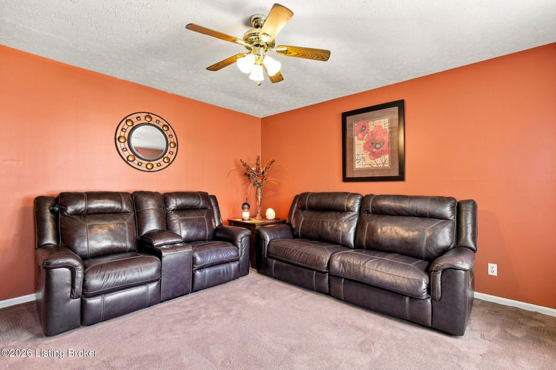 8901 Lantana Dr, Louisville, KY 40229