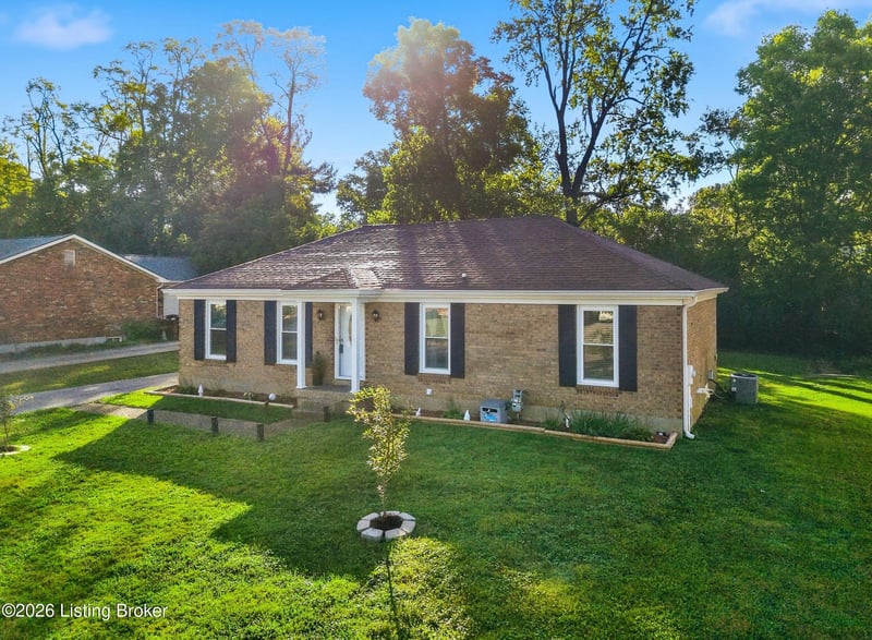 8902 Wooded Glen Rd, Louisville, KY 40220