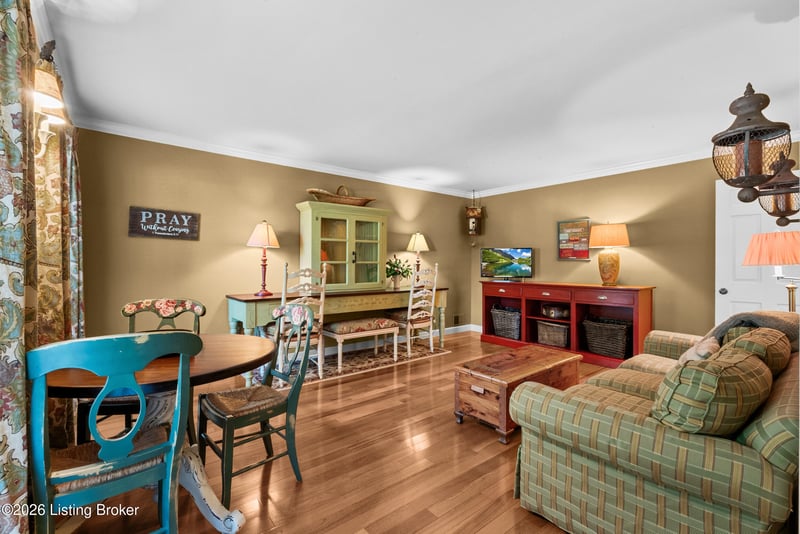8903 Nottingham Pkwy, Louisville, KY 40222