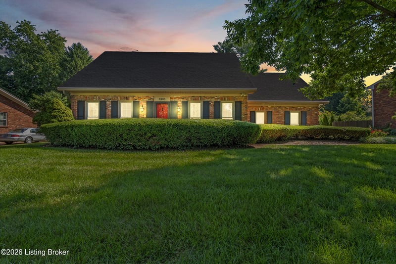8903 Nottingham Pkwy, Louisville, KY 40222