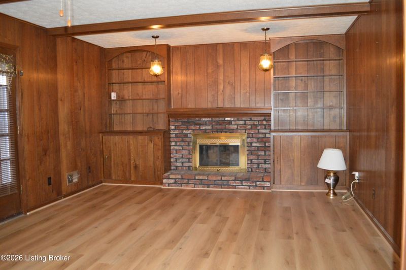 8905 Largo Ct, Jeffersontown, KY 40299