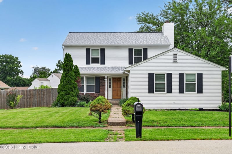8905 Wooded Glen Rd, Louisville, KY 40220