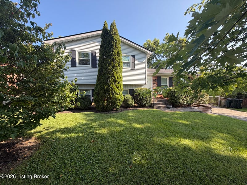 8907 Bobrader Ct, Jeffersontown, KY 40299