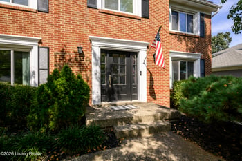 8909 Duxbury Rd, Louisville, KY 40242