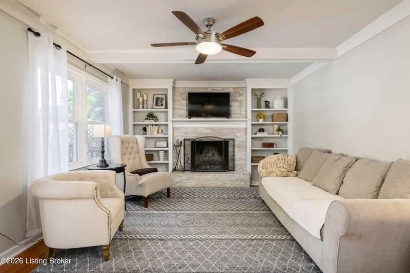 8909 Duxbury Rd, Louisville, KY 40242