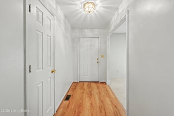 8911 Acushnet Rd, Louisville, KY 40242